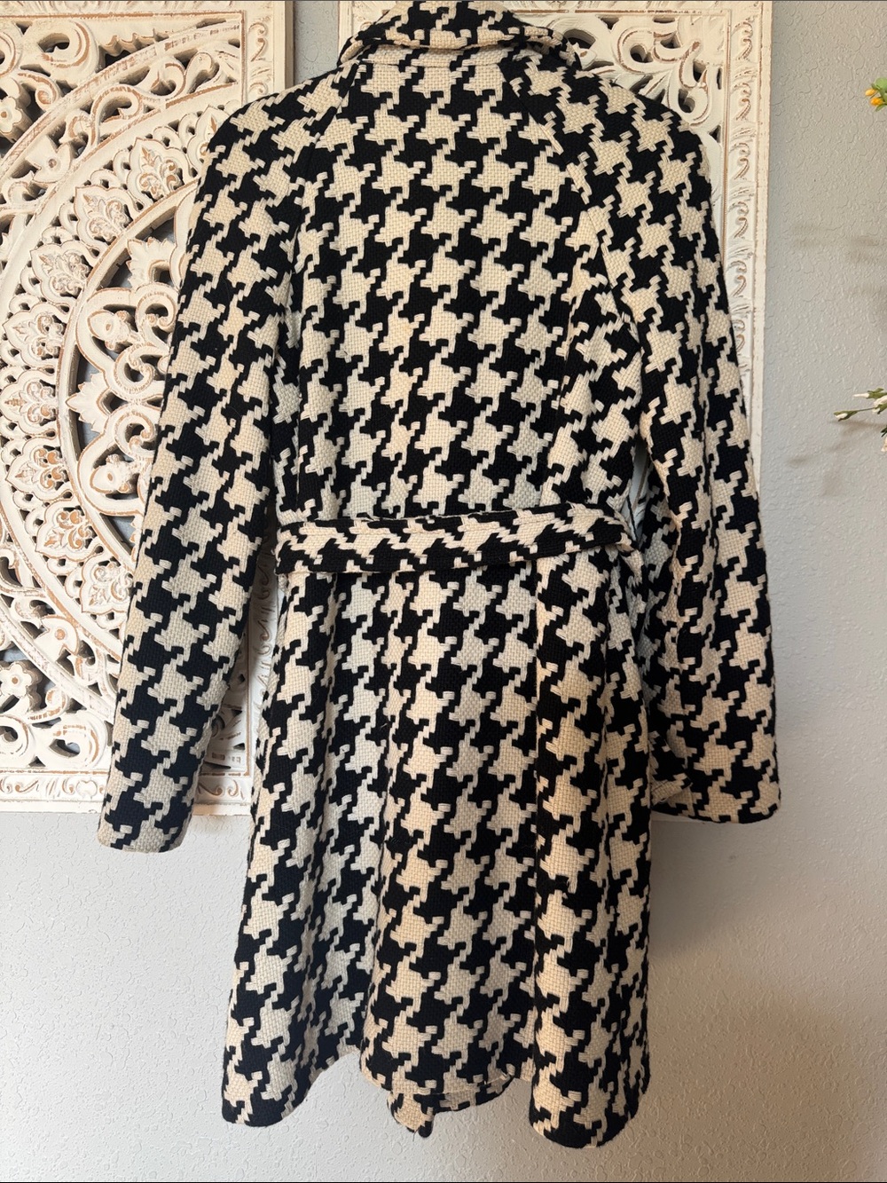 Michael Kors Black and White Houndstooth Trench Coat - Picture 6 of 10